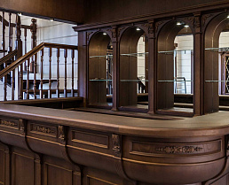 Резная барная зона